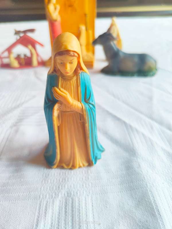Lovely vintage (1960`s) hard plastic nativity ornaments - in time for Christmas!