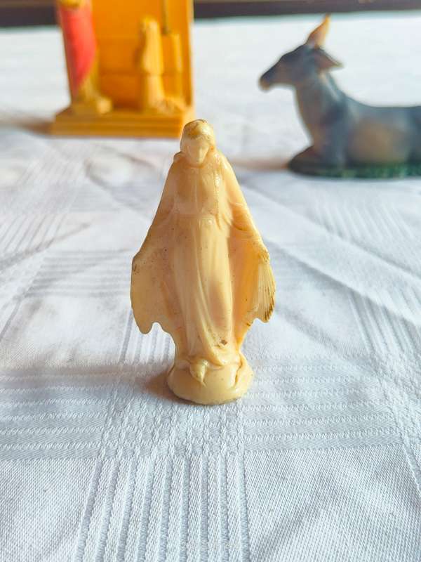 Lovely vintage (1960`s) hard plastic nativity ornaments - in time for Christmas!
