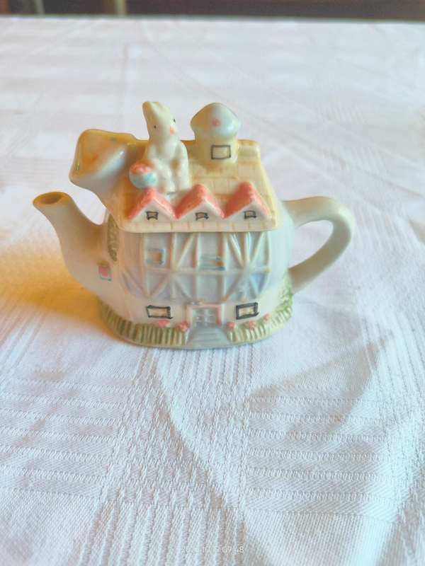 Nice lot of mostly vintage ornaments and figurines