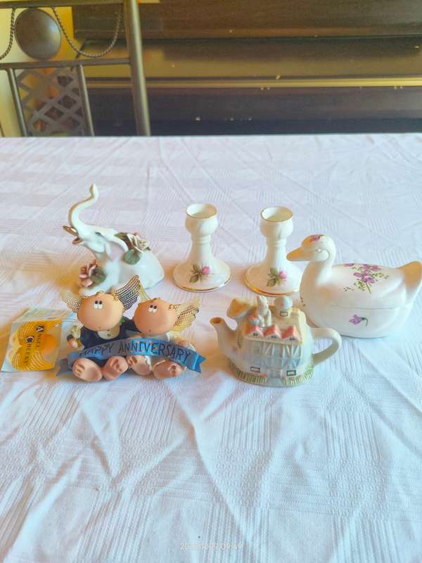 Nice lot of mostly vintage ornaments and figurines