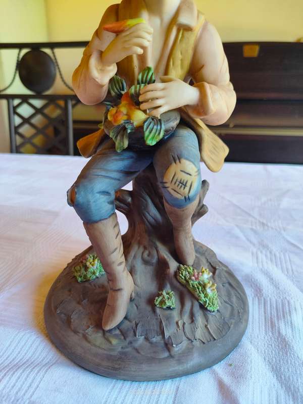 A gorgeous large Capodimonte style figure