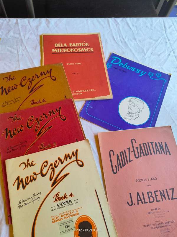 Six (old) piano sheetmusic books - for the experienced pianist
