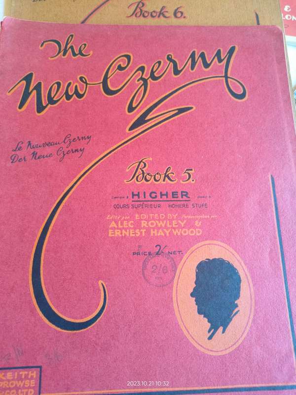 Six (old) piano sheetmusic books - for the experienced pianist