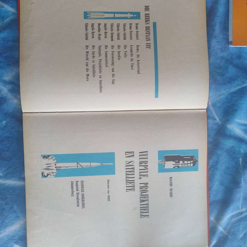 Vintage afrikaans book - Vuurpyle, projektiele en satelliete