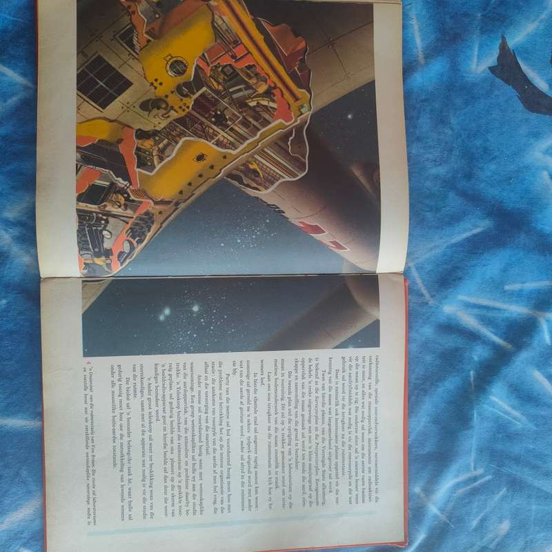 Vintage afrikaans book - Vuurpyle, projektiele en satelliete