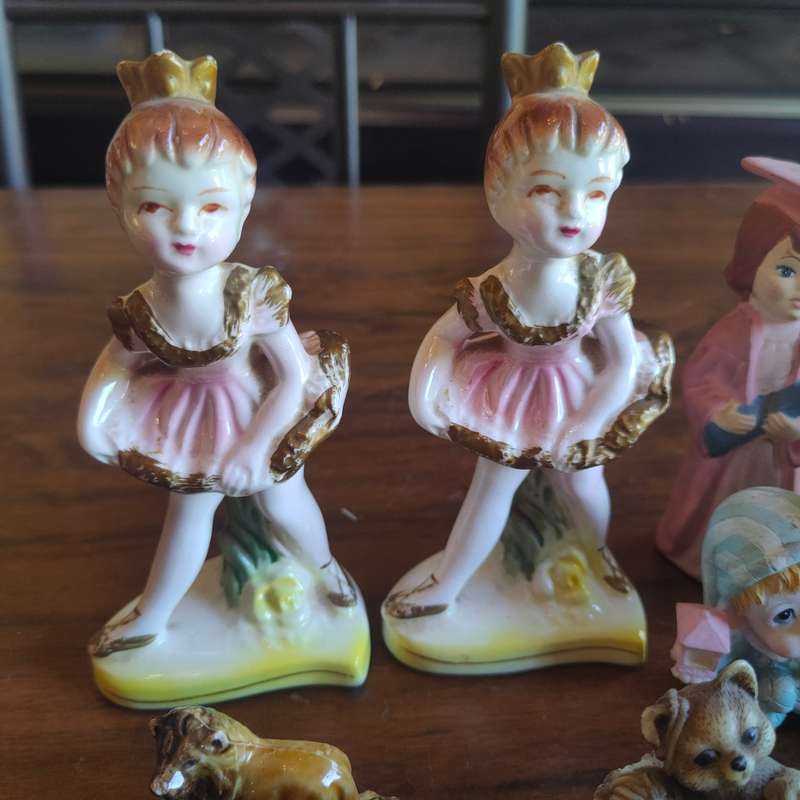 Huge lot of mostly porcelain figurines