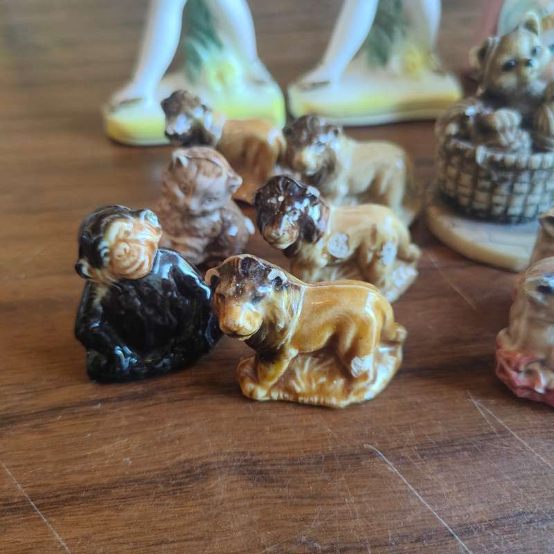 Huge lot of mostly porcelain figurines