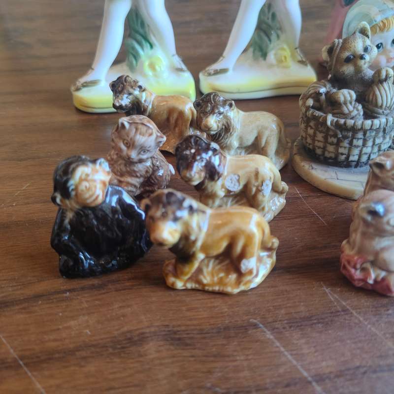 Huge lot of mostly porcelain figurines
