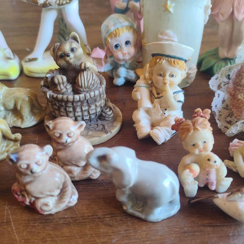 Huge lot of mostly porcelain figurines
