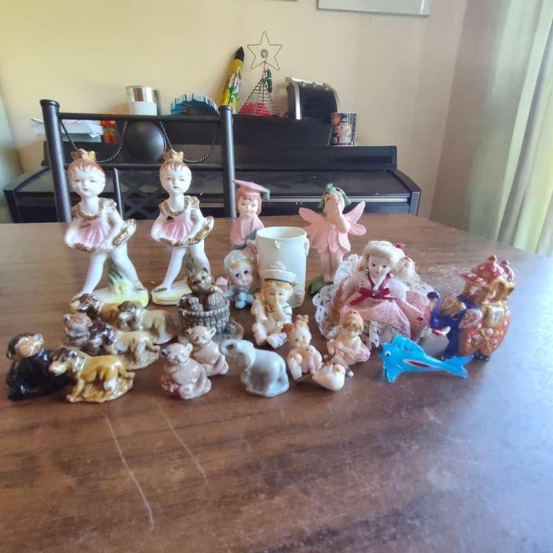 Huge lot of mostly porcelain figurines