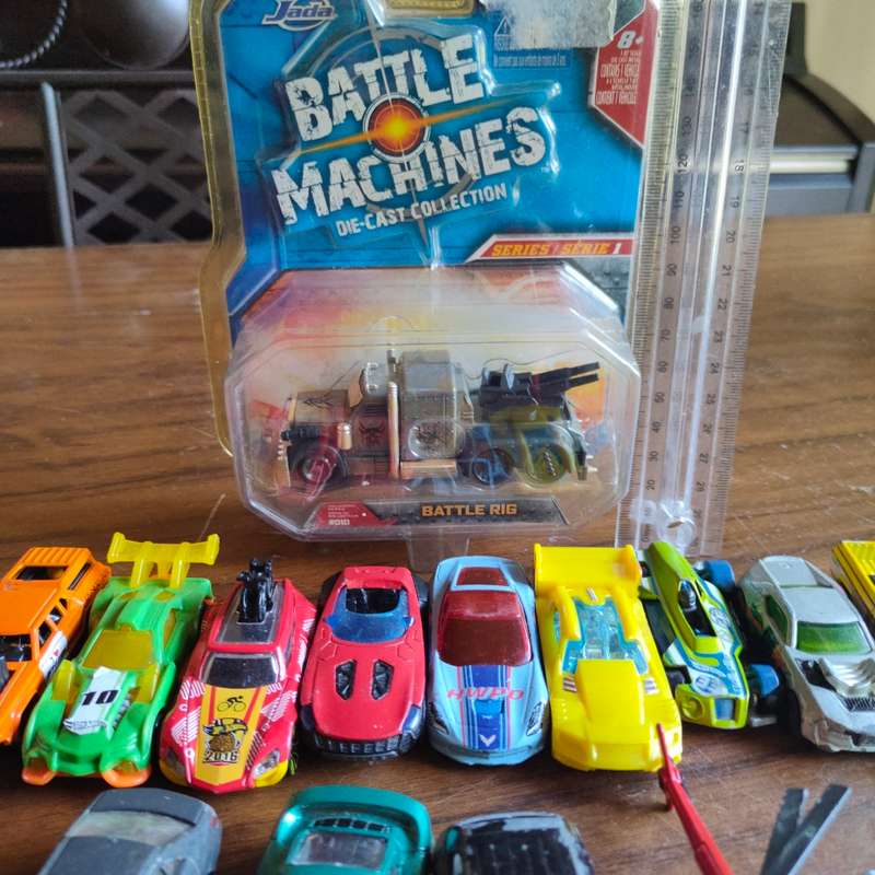 Massive lot of (mostly) Hot Wheels cars.