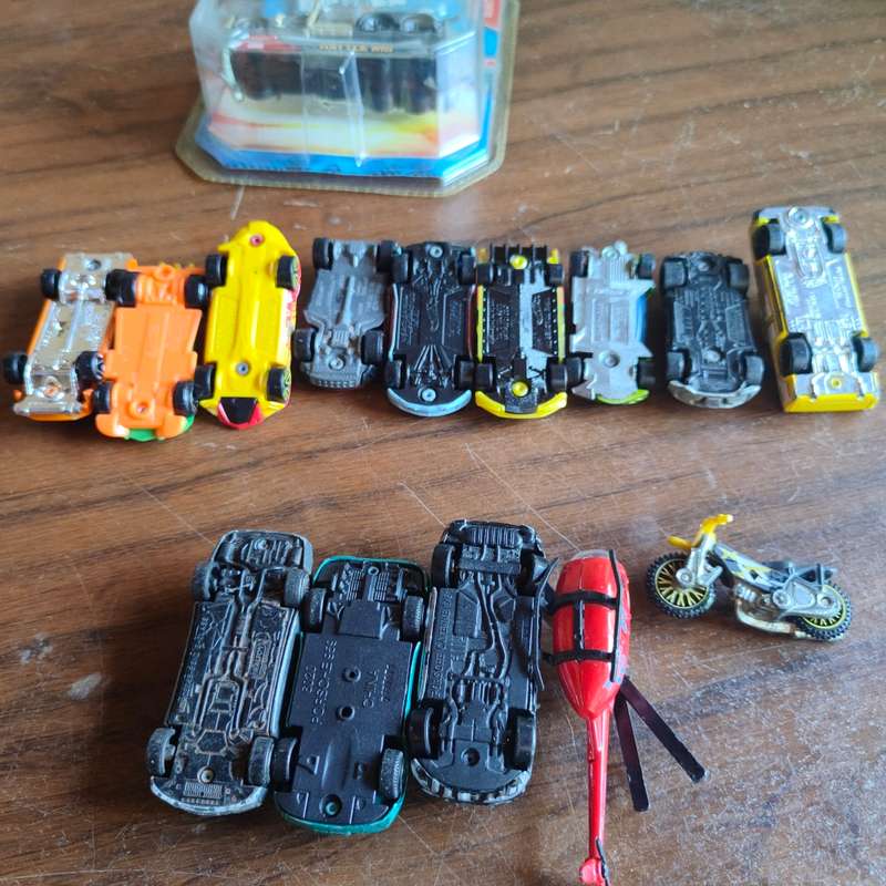 Massive lot of (mostly) Hot Wheels cars.