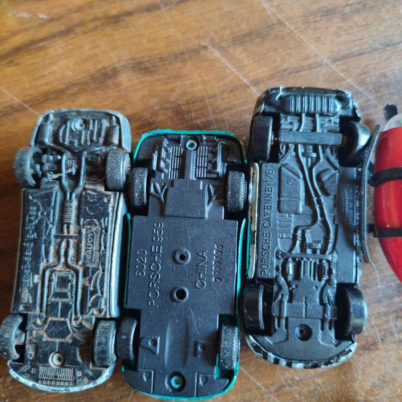 Massive lot of (mostly) Hot Wheels cars.