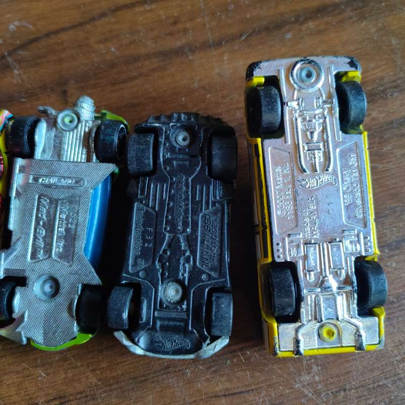 Massive lot of (mostly) Hot Wheels cars.