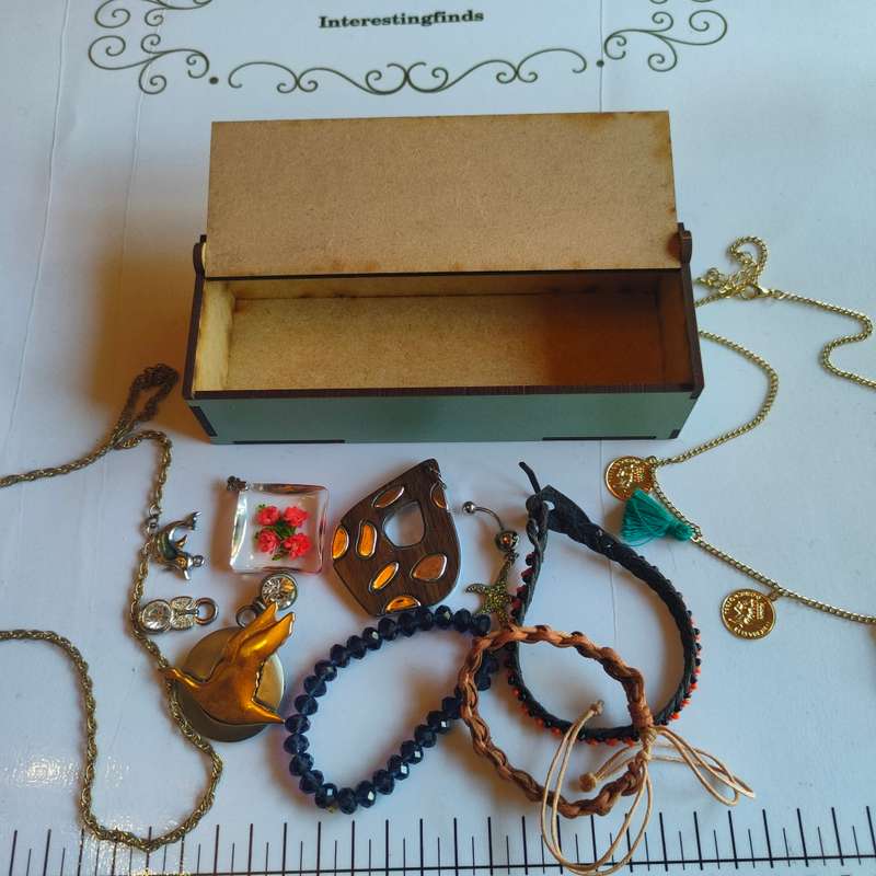 Costume jewellery lot in beautiful inscribed wooden box