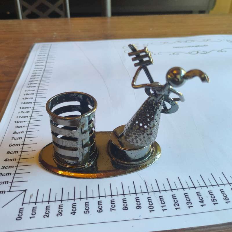Novelty metal pen/pencil holder