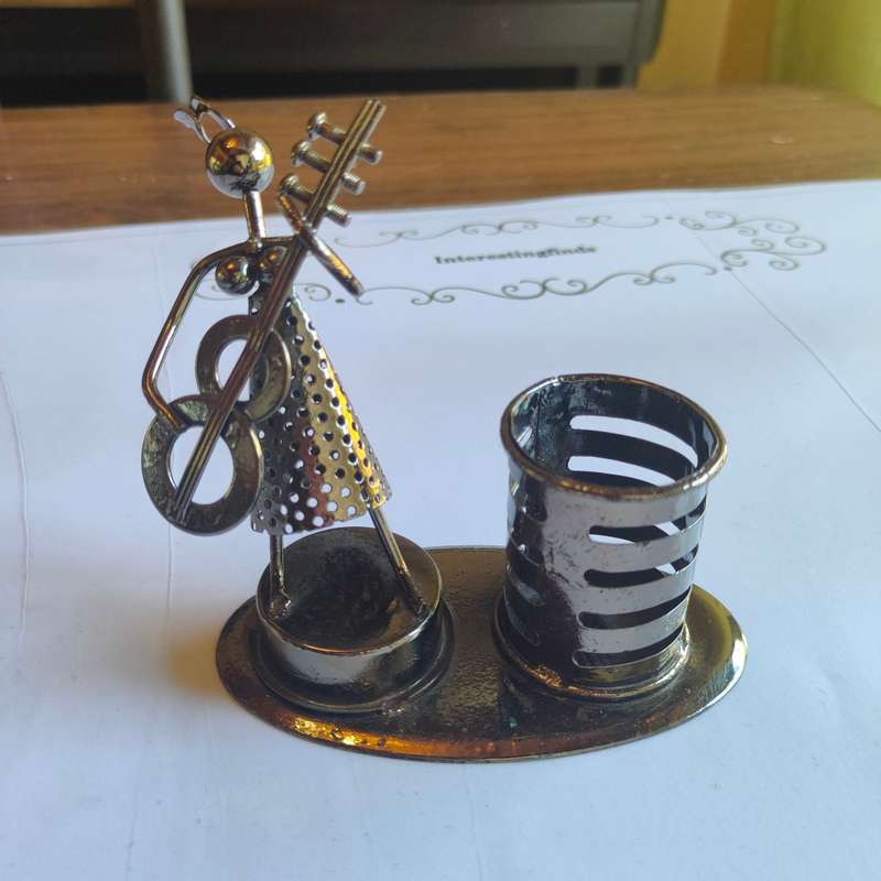 Novelty metal pen/pencil holder