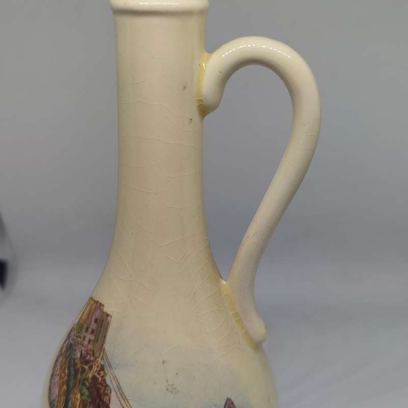A beautiful Crown Devon Fielding's souvenir vase
