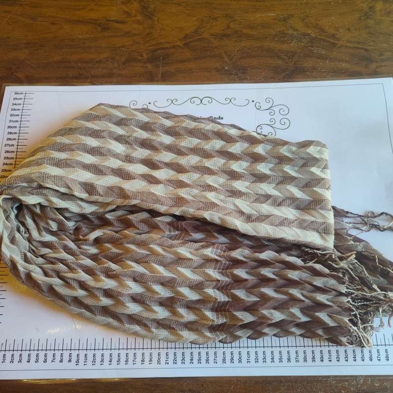 A gorgeous scarf - brown
