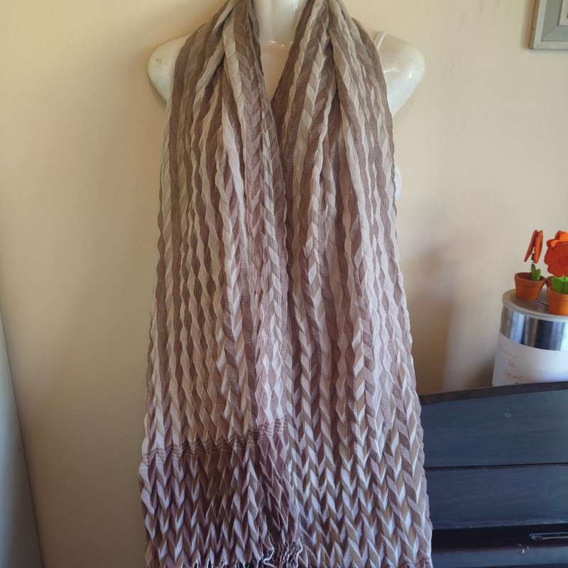 A gorgeous scarf - brown