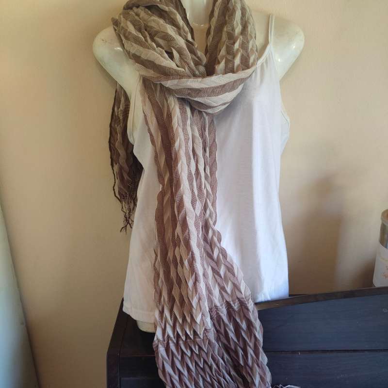 A gorgeous scarf - brown