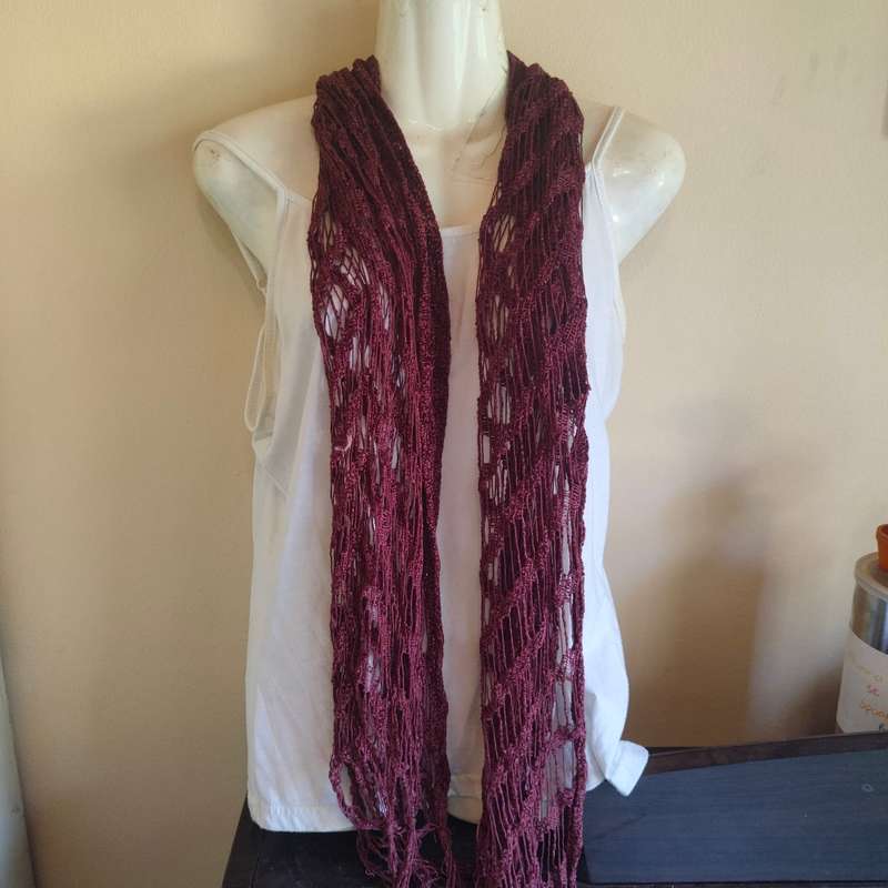 A gorgeous scarf - maroon