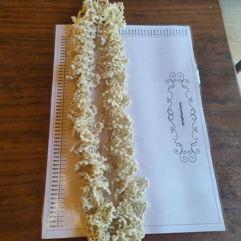 A gorgeous ruffle pompom scarf - cream