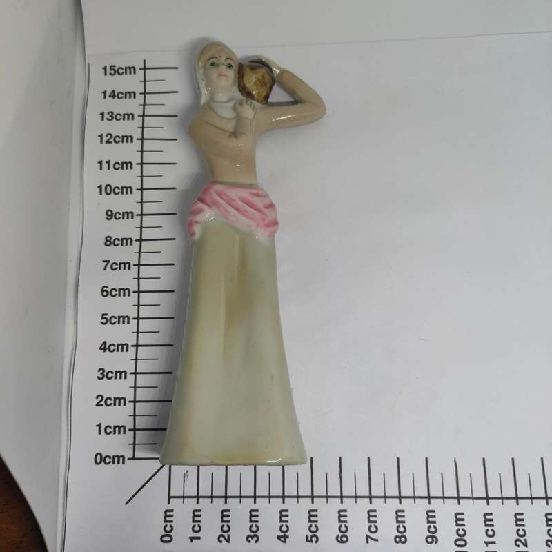 Peasant woman ceramic/porcelain figurine