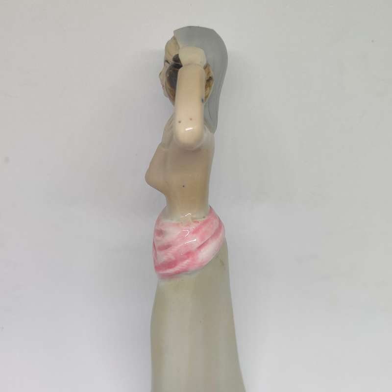 Peasant woman ceramic/porcelain figurine