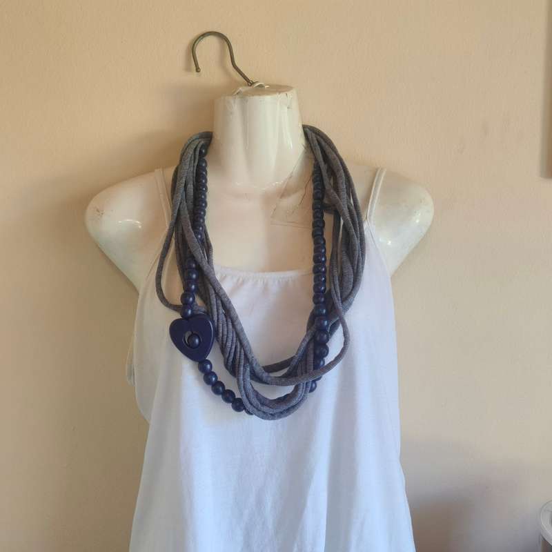 Blue scarf like necklace with beads