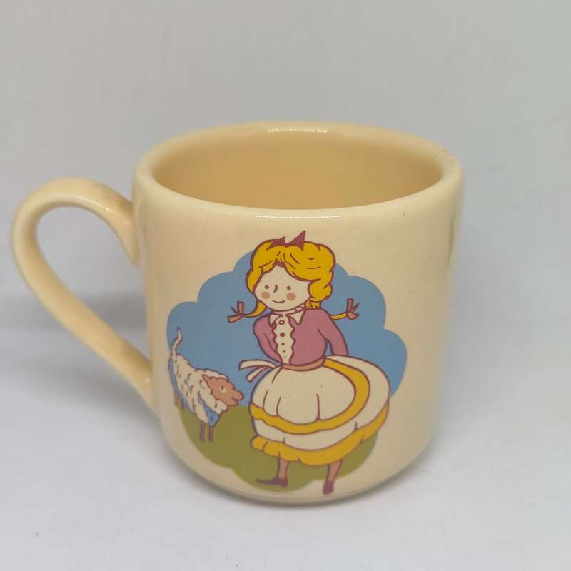 Two vintage kids mugs
