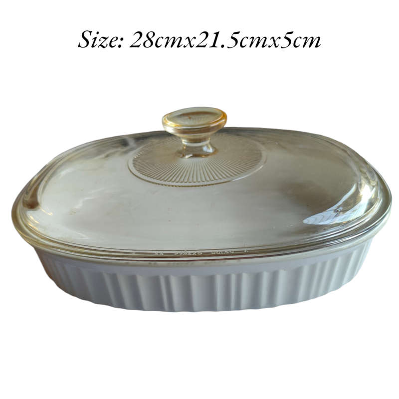 Corning ware casserole dish with lid - in excellent condition