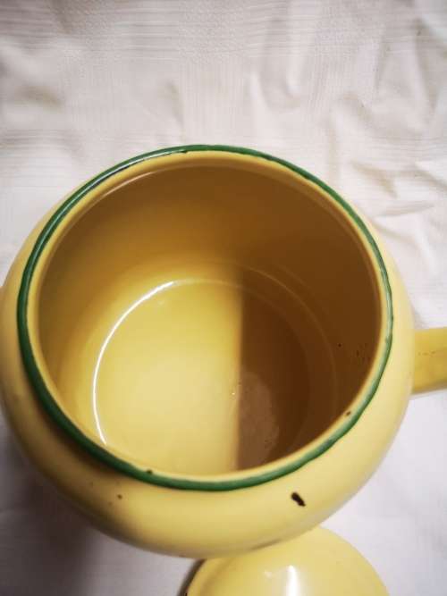 Vintage enamel tea/coffee pot (kettle) . In good condition