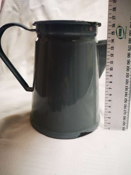Lovely enamel jug in a beautiful colour.