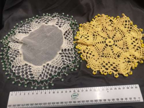 Lot of 9 vintage doilies / lappies. On R1 auction.