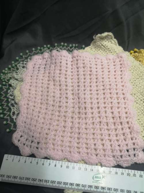 Lot of 9 vintage doilies / lappies. On R1 auction.