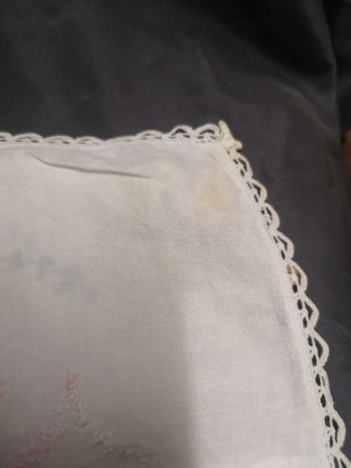 Lot of 9 vintage doilies / lappies. On R1 auction.
