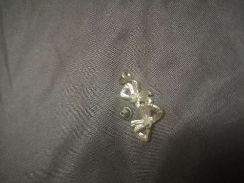 Stunning little bow earrings with rhinestones