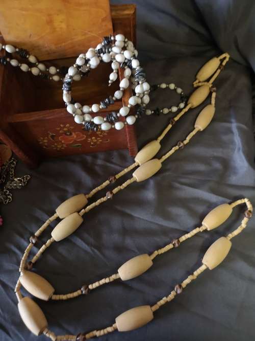 Big lot of vintage fashion jewelry in a gorgeous wooden jewelry box