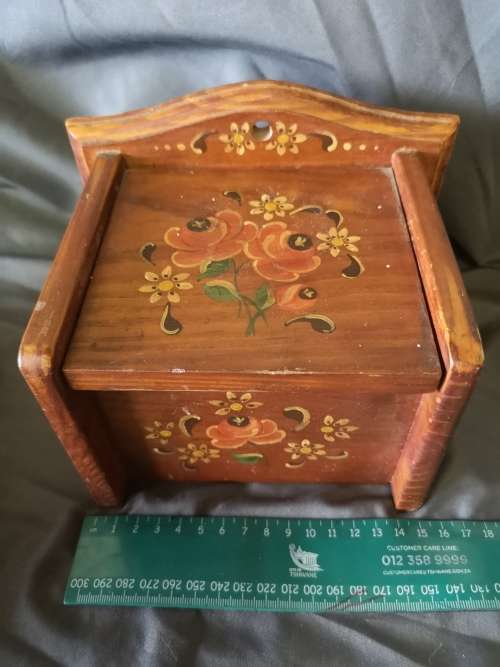 Big lot of vintage fashion jewelry in a gorgeous wooden jewelry box