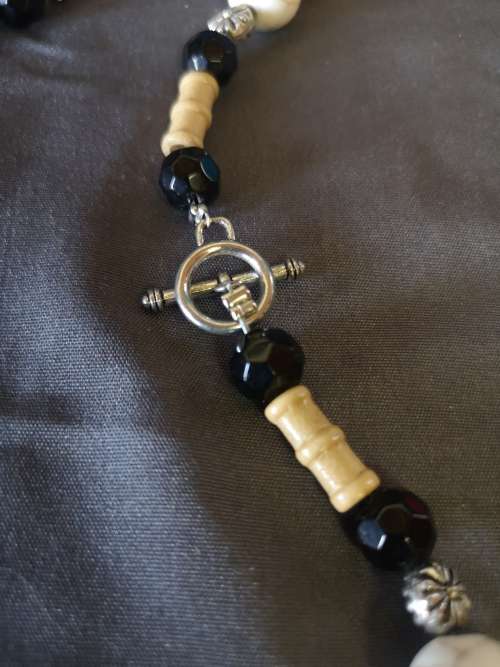 Stunning bead necklace with shell like pendant
