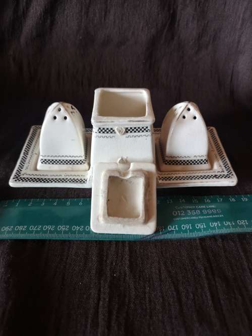 Stock clearance - now on R1 auction! Vintage ceramic cruet set on auction