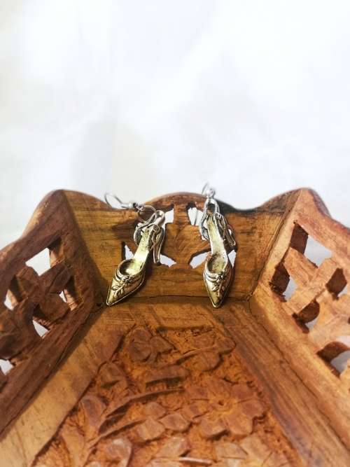 Lovely dangle earrings - shoes