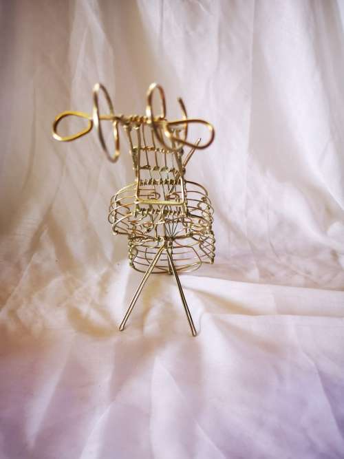 A gorgeous wire Cello ornament. In excellent condition.
