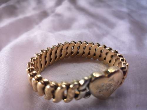 Gorgeous vintage 1940's LA Mode gold filled sweetheart bracelet on R1 auction!