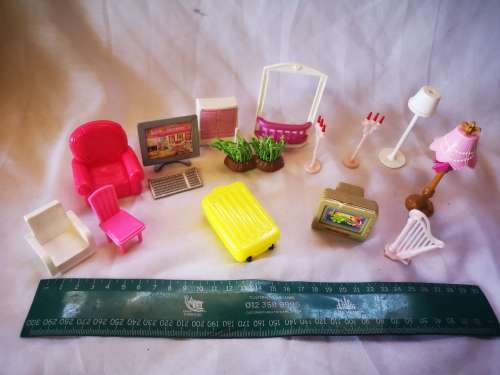 Nice lot of Barbie like furniture on R1 auction!