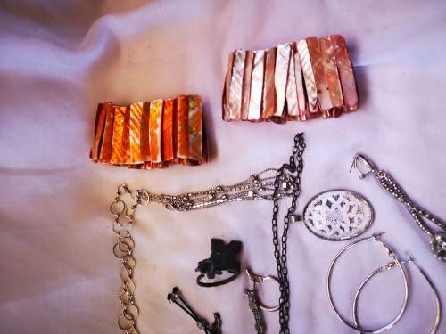 Stunning big vintage looking jewelry chest with a lot of costume jewelry - all for 1 bid!