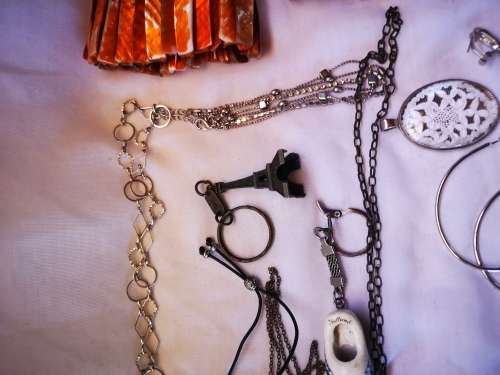 Stunning big vintage looking jewelry chest with a lot of costume jewelry - all for 1 bid!