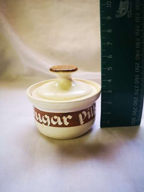 A beautiful sugar pot on auction.