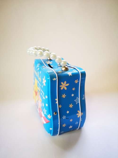 Cutest little tin Winnie the Pooh handbag/savings purse